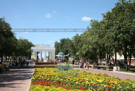 Бульвар Чавайна. Йошкар-Ола (2010 год). Редакционное фото, фотограф Наталья Волкова / Фотобанк Лори