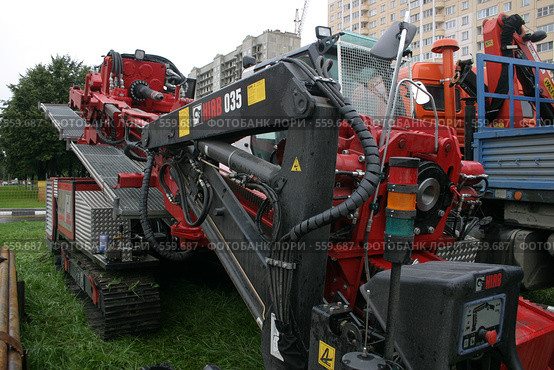 Буровая машина горизонтальной проходки (2008 год). Редакционное фото, фотограф Антон Алябьев / Фотобанк Лори