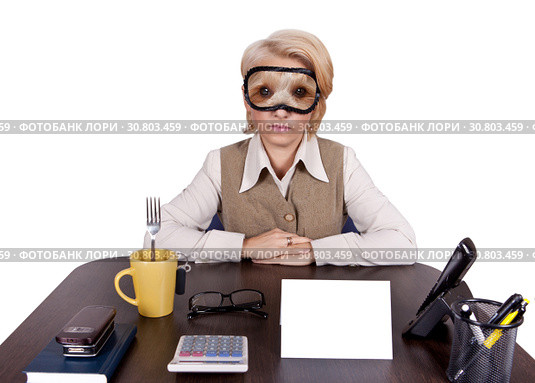 Business girl sleeping in the workplace in a mask to sleep with the eyes of a dog. Lunch break. Стоковое фото, фотограф Элина Гаревская / Фотобанк Лори