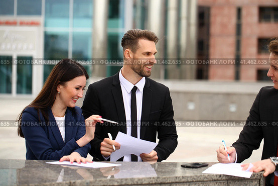 Business people sign a contract. Стоковое фото, фотограф Андрей Аркуша / Фотобанк Лори