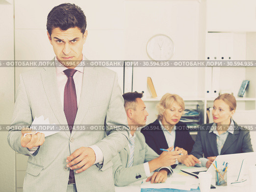 Businessman feeling angry to coworkers. Стоковое фото, фотограф Яков Филимонов / Фотобанк Лори