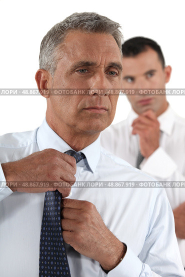 Businessman fixing his tie. Стоковое фото, агентство Ingram Publishing / Фотобанк Лори