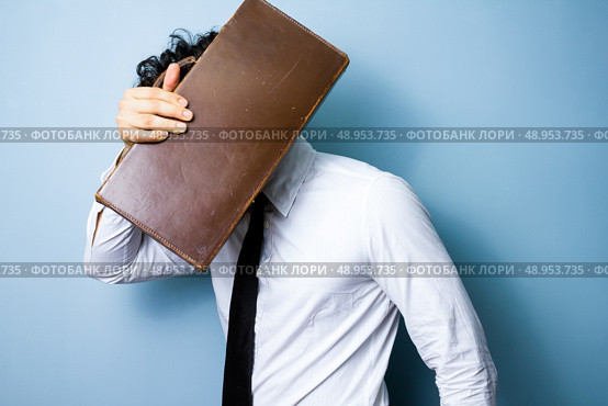 Businessman hiding behind his briefcase. Стоковое фото, агентство Ingram Publishing / Фотобанк Лори
