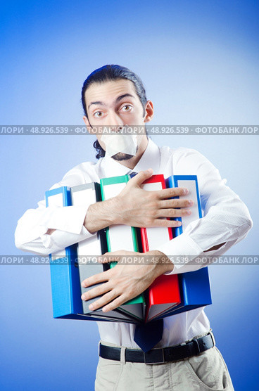 Businessman with his lips sealed. Стоковое фото, агентство Ingram Publishing / Фотобанк Лори