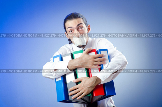 Businessman with his lips sealed. Стоковое фото, агентство Ingram Publishing / Фотобанк Лори