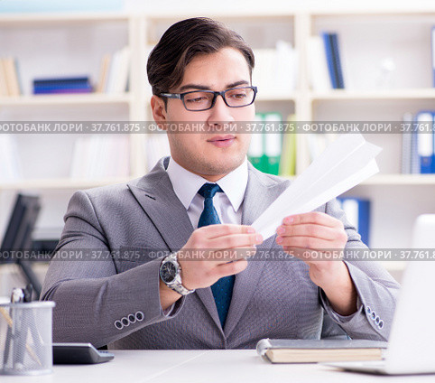Businessman with paper airplane in office. Стоковое фото, фотограф Elnur / Фотобанк Лори