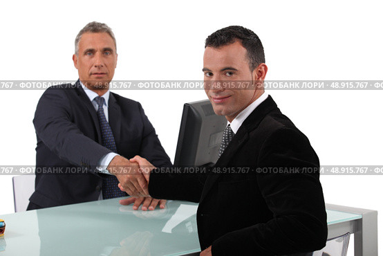 businessmen shaking hands. Стоковое фото, агентство Ingram Publishing / Фотобанк Лори