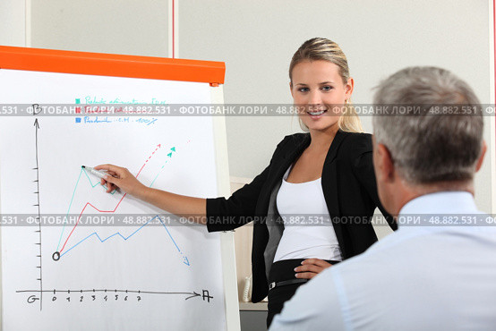 Businesswoman presenting  market research. Стоковое фото, агентство Ingram Publishing / Фотобанк Лори