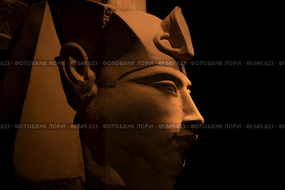 bust of pharaoh Echnaton (Akhenaten, aka Amenhotep IV) around black background . cloes up. Стоковое фото, агентство Ingram Publishing / Фотобанк Лори