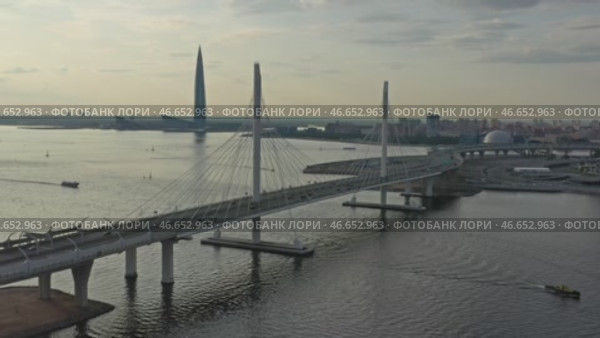 Cable-stayed bridge in St.Petersburg (2019 год). Стоковое видео, видеограф Михаил Коханчиков / Фотобанк Лори