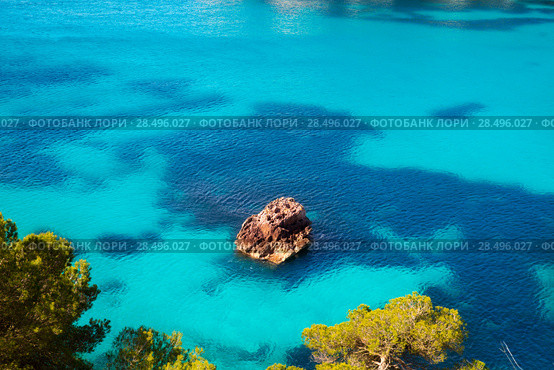 Cala Macarella Ciutadella Menorca turquoise Mediterranean sea in Balearic islands. Стоковое фото, фотограф Tono Balaguer / Ingram Publishing / Фотобанк Лори