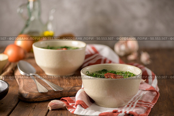 Caldo verde popular soup in Portuguese cuisine. traditional ingredients for caldo verde are potatoes, collard greens , olive oil and salt. Additionally garlic or onion may be added. Стоковое фото, агентство Ingram Publishing / Фотобанк Лори