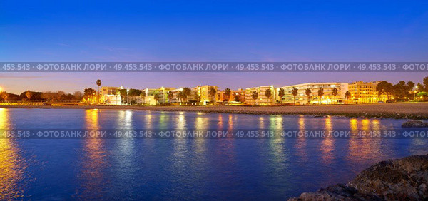 Cambrils beach sunset in Tarragona at Costa Daurada of Catalonia. Стоковое фото, агентство Ingram Publishing / Фотобанк Лори