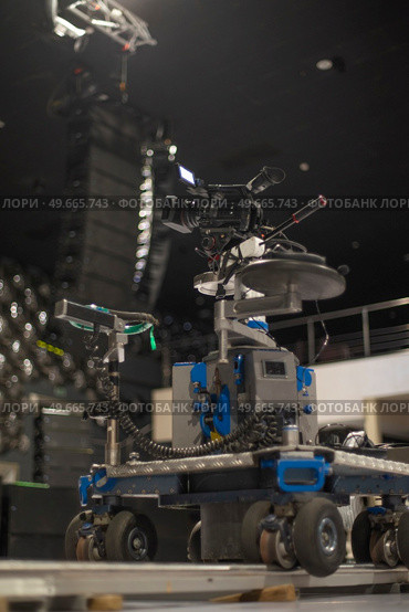 camera on rails for filming an online concert. tv production. Стоковое фото, агентство Ingram Publishing / Фотобанк Лори