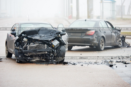 Car crash accident on street. Стоковое фото, фотограф Дмитрий Калиновский / Фотобанк Лори