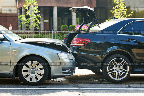 car crash accident on street. damaged automobiles. Стоковое фото, фотограф Дмитрий Калиновский / Фотобанк Лори