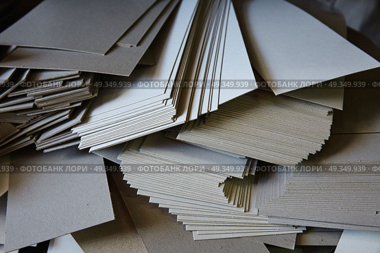 Cartoon paper ream from Cutting guillotine. Cartoon paper ream from Cutting guillotine Shears machine in a printing factory. Стоковое фото, агентство Ingram Publishing / Фотобанк Лори