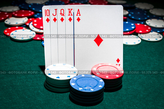 casino chips stack front royal flush playing card. Стоковое фото, агентство Ingram Publishing / Фотобанк Лори