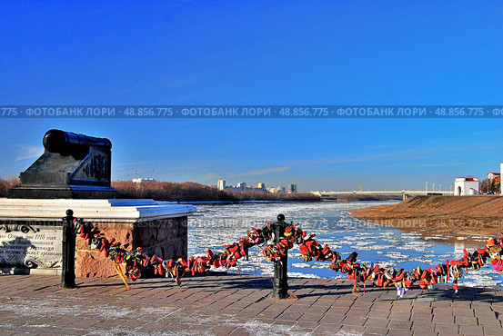 Castles fidelity at the confluence of two rivers Irtysh and Om. Omsk, Russia (2013 год). Редакционное фото, фотограф Александр Карпенко / Фотобанк Лори
