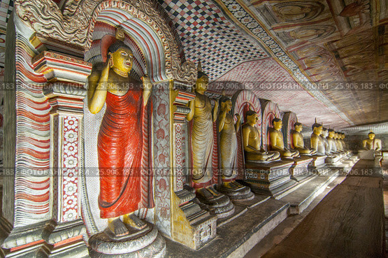 Cave of the Great Kings, Dambulla Cave Temples, UNESCO World Heritage Site, Central Province, Sri Lanka, Asia. Стоковое фото, агентство BE&W Photo / Фотобанк Лори