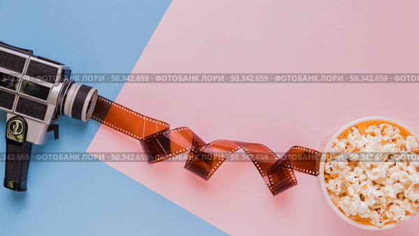 celluloid with videocamera popcorns. Стоковое фото, агентство Ingram Publishing / Фотобанк Лори
