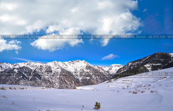Cerler mountains in Pyrenees of Huesca in Spain. Стоковое фото, агентство Ingram Publishing / Фотобанк Лори