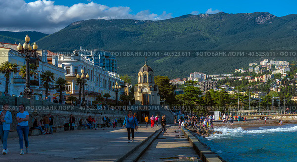 Chapel on the Yalta embankment in memory of the murdered Emperor Alexander II, (2021 год). Редакционное фото, фотограф Анна Кривицкая / Фотобанк Лори