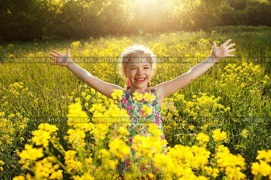 Charming little girl. Стоковое фото, фотограф Дмитрий Киселёв / Фотобанк Лори