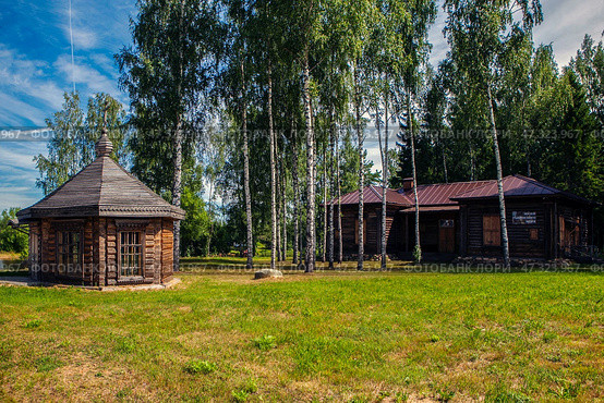 Часовня Ярославской иконы Божией Матери и музей Рыбинского моря. Дер. Петраково, Рыбинский р-н,  Ярославская область (2024 год). Редакционное фото, фотограф Сергей Афанасьев / Фотобанк Лори