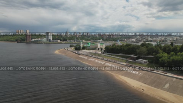 Чебоксары - река Волга и набережная (аэросъемка 2022 года) Стоковое видео, видеограф Владислав Самошкин / Фотобанк Лори