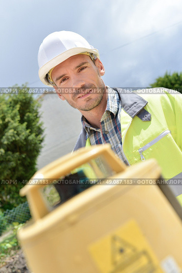 Cheerful site surveyor. Стоковое фото, агентство Ingram Publishing / Фотобанк Лори