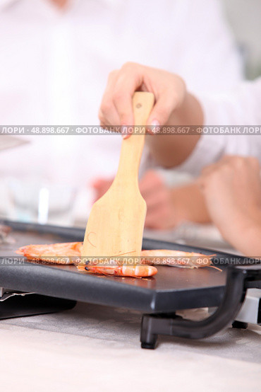 Chef cooking seafood. Стоковое фото, агентство Ingram Publishing / Фотобанк Лори