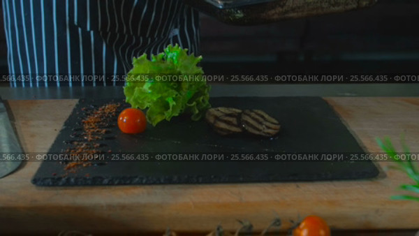 Chef Hand Put Grilled Vegetables On Board Food Background. Стоковое видео, видеограф Станислав Панкратов / Фотобанк Лори