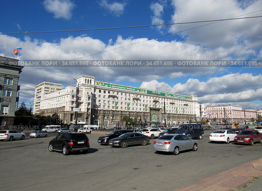 Челябинск, площадь Революции (2020 год). Редакционное фото, фотограф Елена Осетрова / Фотобанк Лори