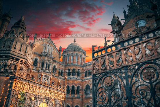Chhatrapati Shivaji, the former Victoria Terminus - a historical railway station in the Indian city of Mumbai, one of the busiest in India. Стоковое фото, агентство Ingram Publishing / Фотобанк Лори