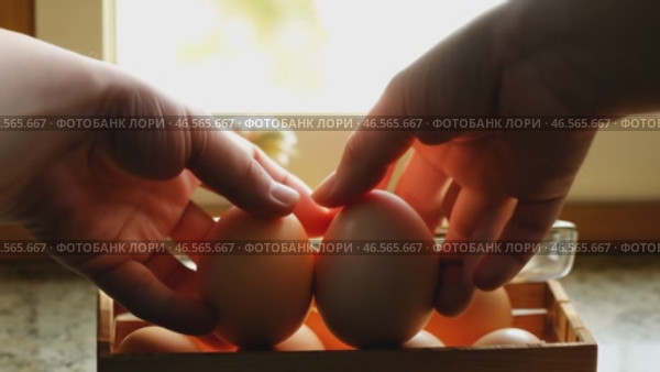 Chicken eggs in sack bag on black background. The concept of healthy and proper nutrition, healthy lifestyle, cooking, recipes of favorite dishes, 4k. Стоковое AI-видео, аниматор ALLA YURTAYEVA / Фотобанк Лори