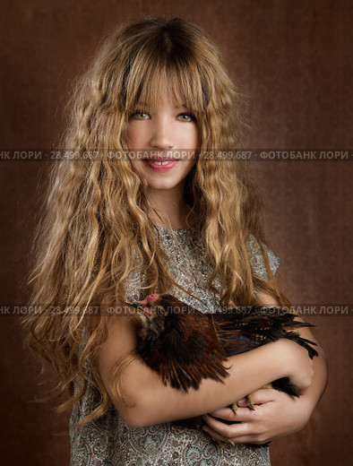 Children fashion farmer girl holding hen in retro vintage background. Стоковое фото, фотограф Tono Balaguer / Ingram Publishing / Фотобанк Лори
