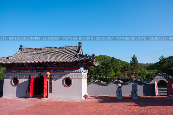 China, Heihe, July 2019: Taoist temple outside the city in Heihe in the summer. Редакционное фото, фотограф Катерина Белякина / Фотобанк Лори