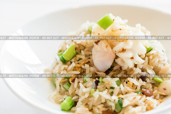 Chinese seafood fried rice with vegetables. Стоковое фото, агентство Ingram Publishing / Фотобанк Лори