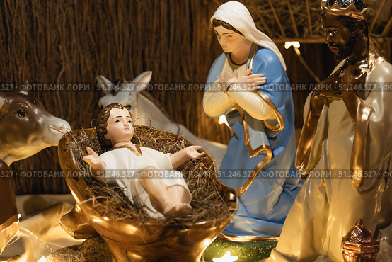 Christmas nativity scene Creche with Joseph Mary, Jesus and magi. Стоковое фото, фотограф Irina Kuchugurina/Gaudy / Фотобанк Лори