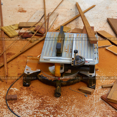 Circular table saw carpenter tool and sawdust in deck installation. Стоковое фото, агентство Ingram Publishing / Фотобанк Лори