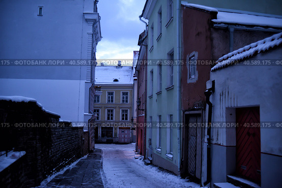 City streets in the center of Tallinn in the early morning in winter (2014 год). Редакционное фото, фотограф Анна Кривицкая / Фотобанк Лори
