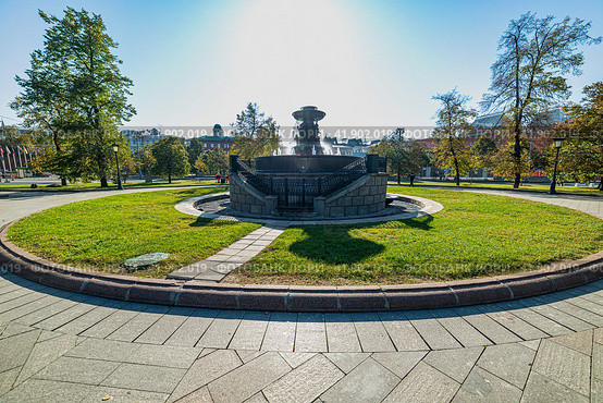 City the Moscow .Vitali Fountain, This is one of the five water fountains.Russia.2020. Редакционное фото, фотограф Виктор Сарафинчан / Фотобанк Лори