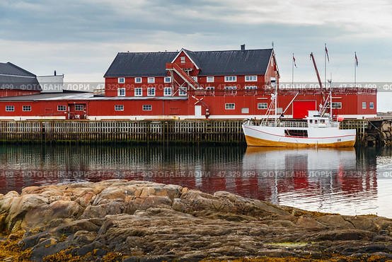 Cityscape of the town Henningsvaer, whaling and whaler boat, rocky coast with dramatic sky, classic view of Norwegian houses on the coast (2014 год). Стоковое фото, фотограф Vladimir Drozdin / Фотобанк Лори
