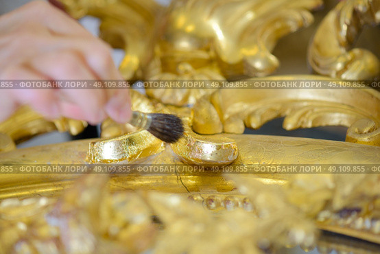 cleaning gold. Стоковое фото, агентство Ingram Publishing / Фотобанк Лори