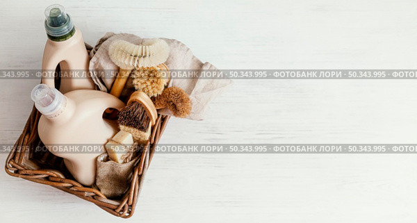 cleaning products arrangement with copy space. Стоковое фото, агентство Ingram Publishing / Фотобанк Лори