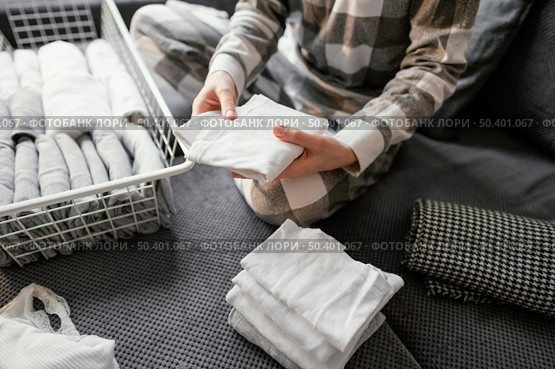 close up arranging clothes 13. Стоковое фото, агентство Ingram Publishing / Фотобанк Лори