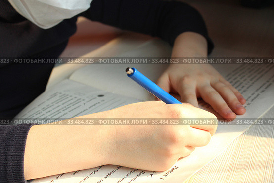 Close-up children hands with blue pen. Concept of home schooling in quarantine. Стоковое фото, фотограф Попова Ольга / Фотобанк Лори