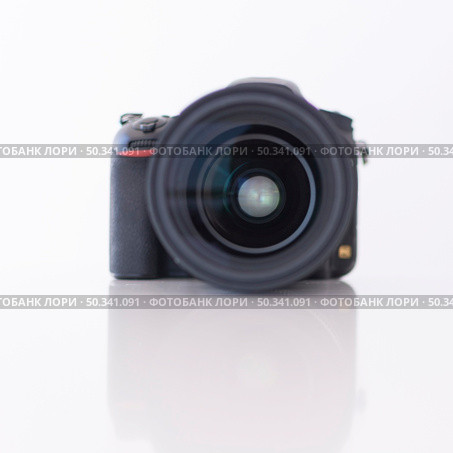 close up modern digital dslr camera. Стоковое фото, агентство Ingram Publishing / Фотобанк Лори