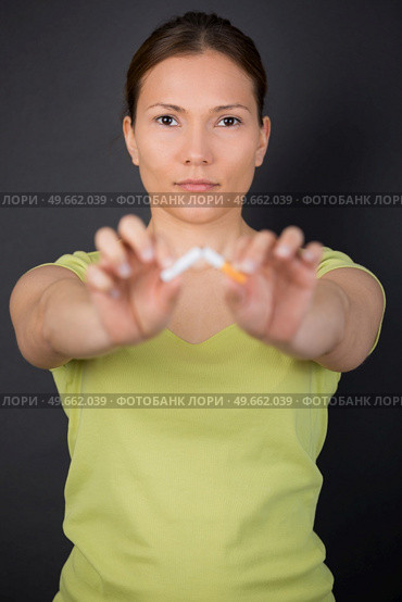 close up of no to cigarette. Стоковое фото, агентство Ingram Publishing / Фотобанк Лори